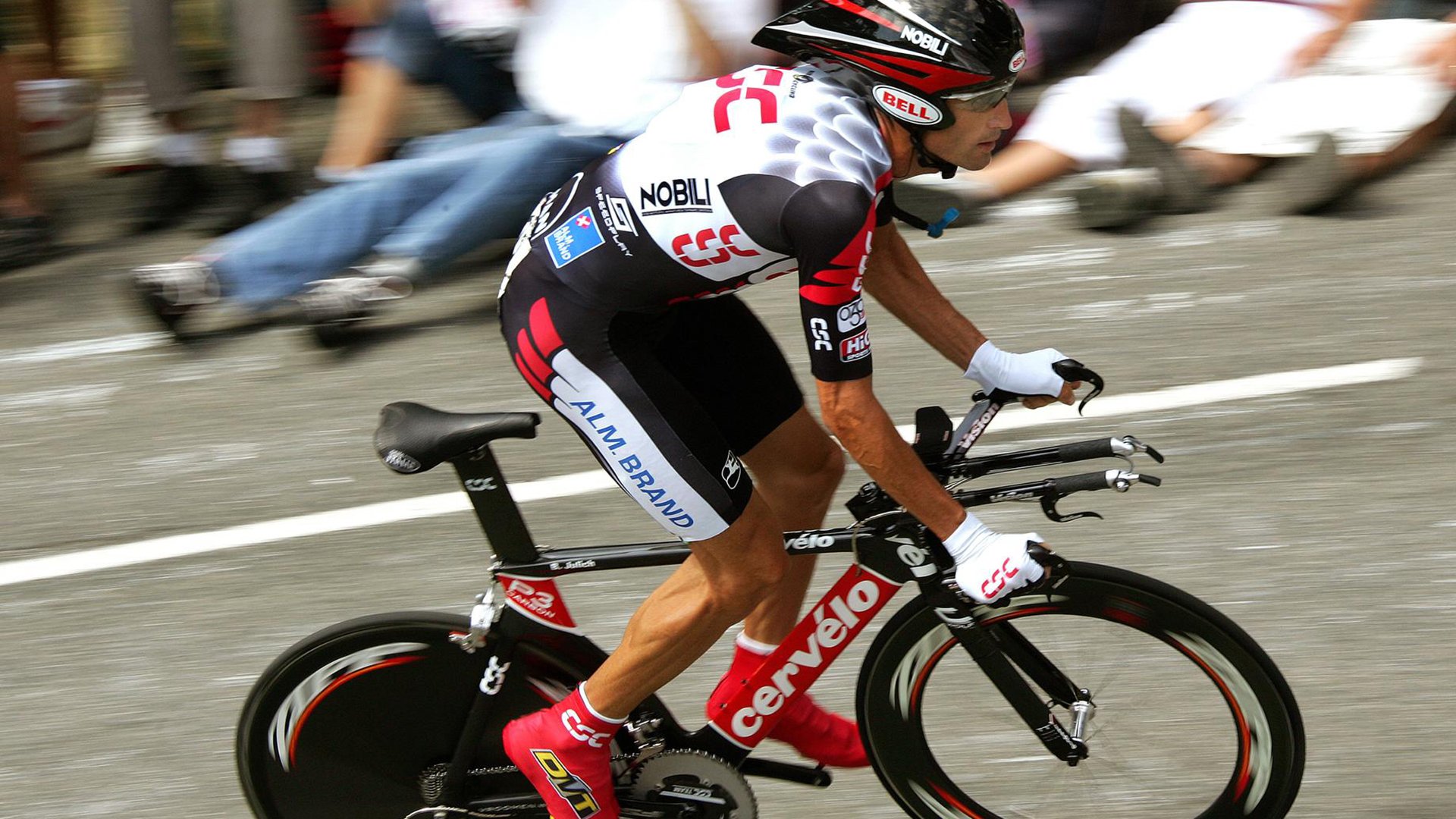 赛道之外，绿茵之间，哈兰德如何成为F1年度争冠之夜的胜负手