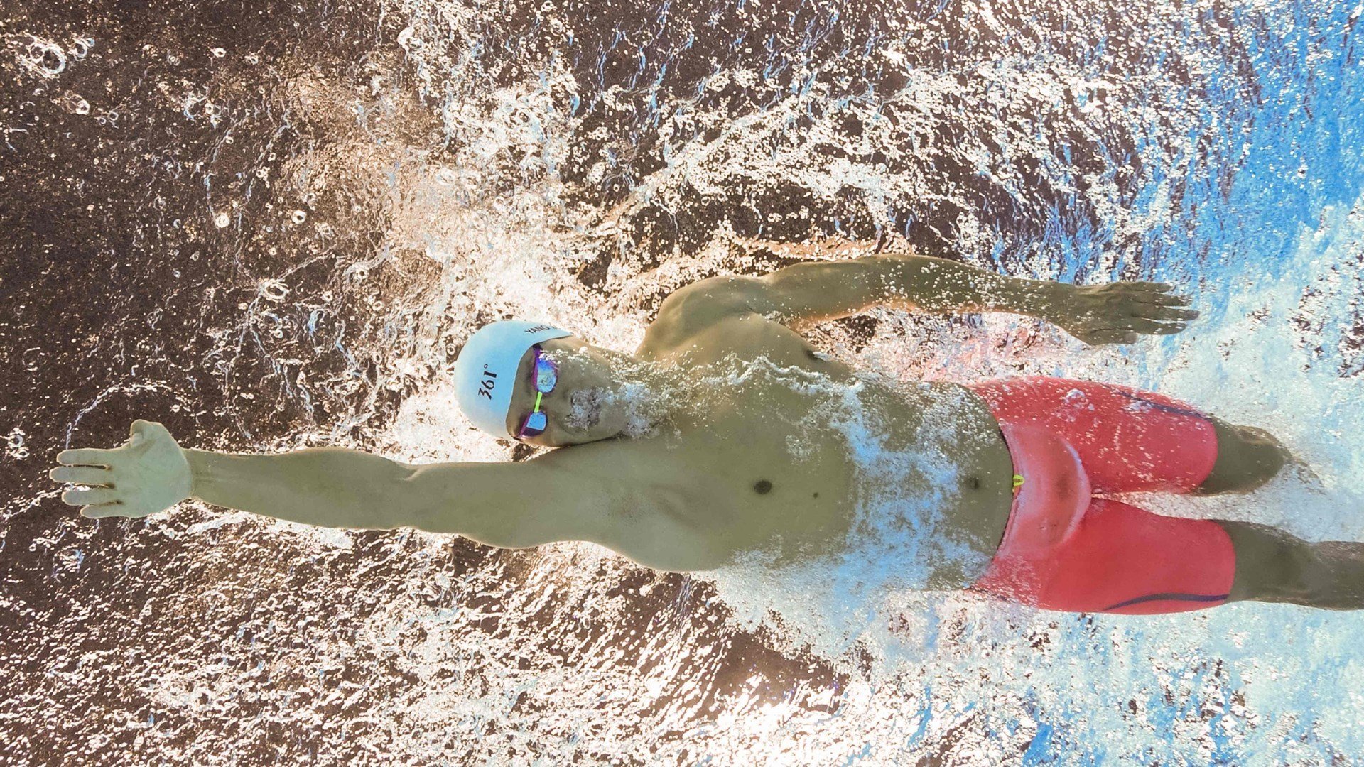 卢卡库一锤定音，几内亚战术压制毕尔巴鄂式传控