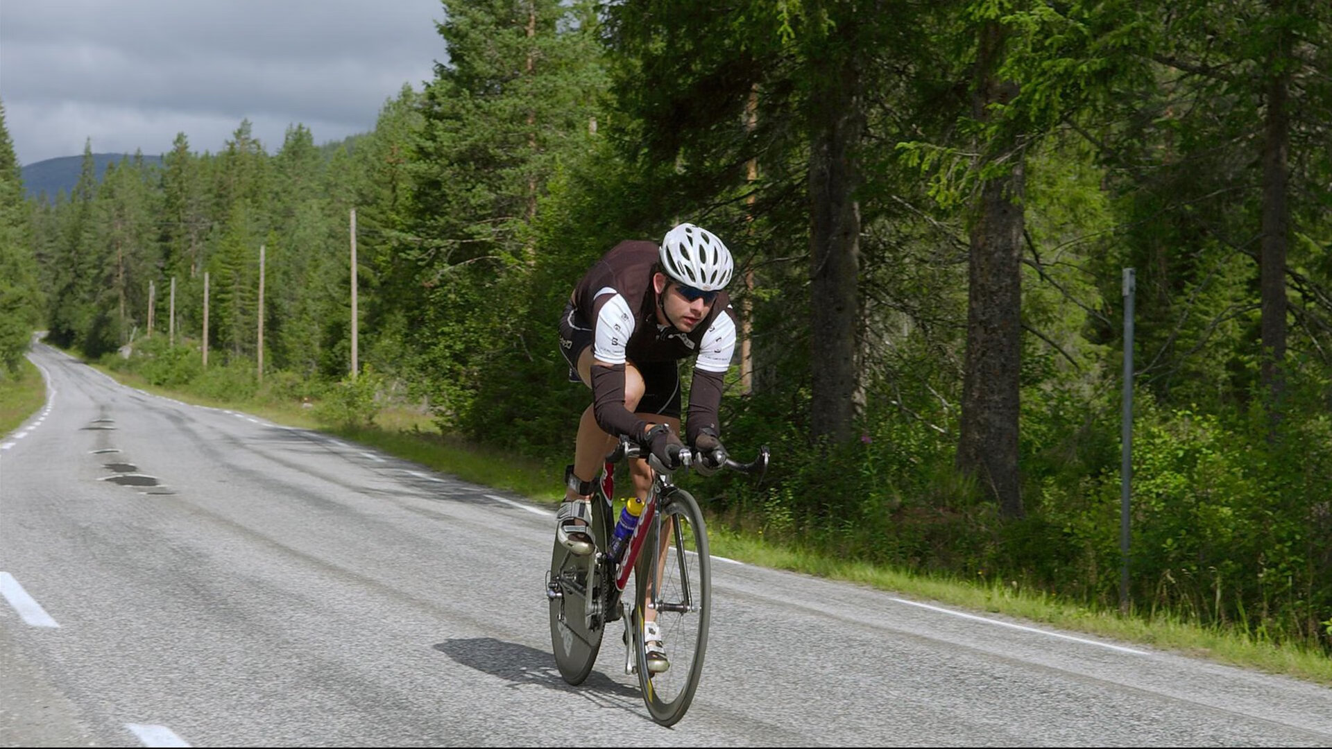 塞恩斯状态火热，索伯车队上演惊天翻盘，红牛二队遭遇赛季转折点